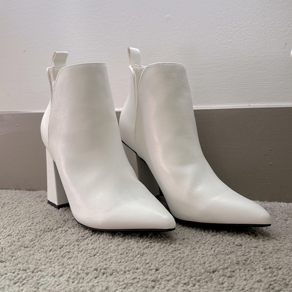 White, pointed heel boots ~ size 7.5